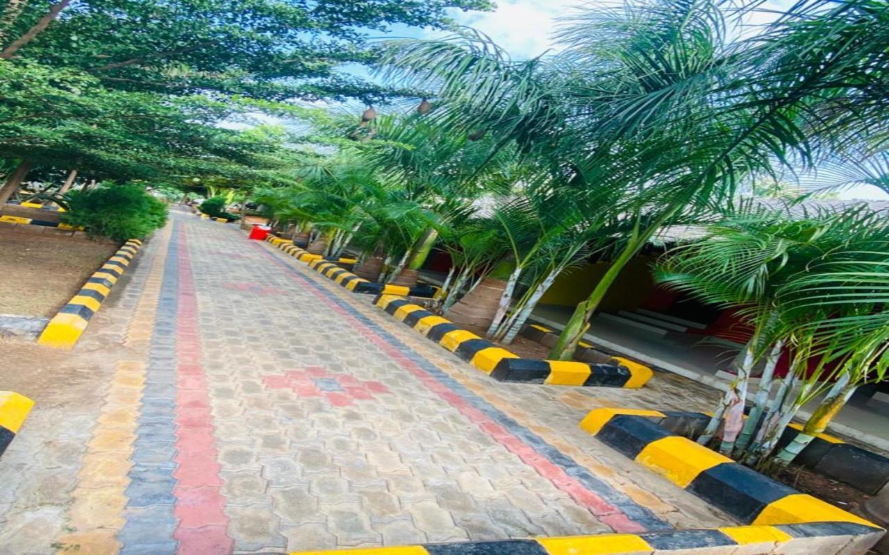 Hotel Megha Resort Hampi Exterior photo